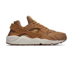 Nike Hurrache Tan Sneakers (like new)